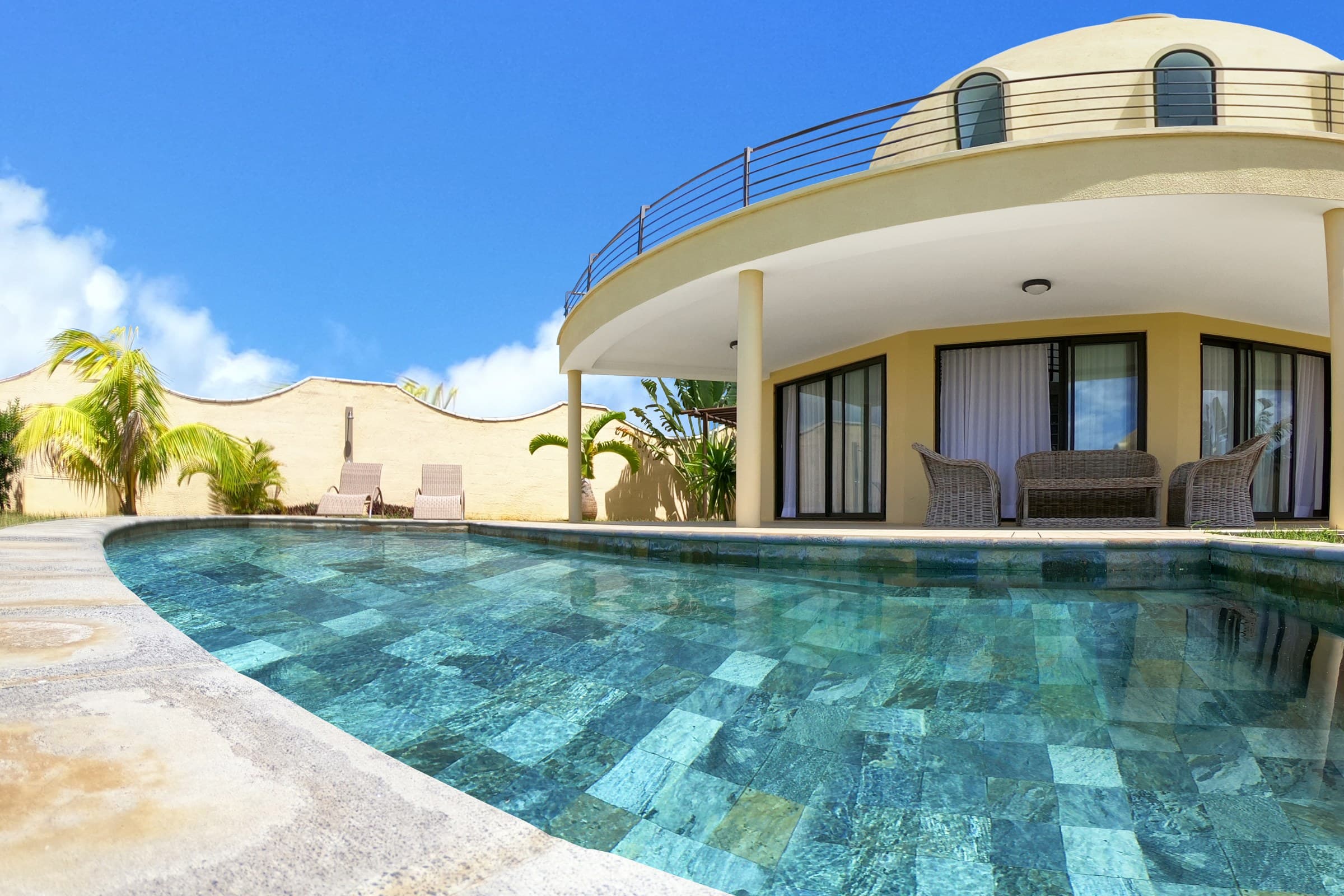 3-Bedroom Villa for Rent with Pool, Gym Access & Sea View – Mauritius — image 1