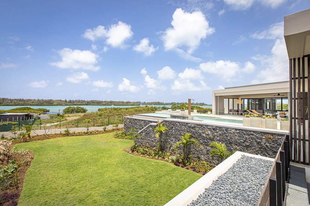 4 BEDROOM WITH PANORAMIC LAGOON VIEWS — image 1