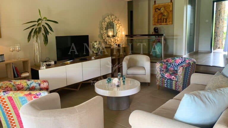 3-Bedroom Apartment with Lagoon & Golf Views — image 1