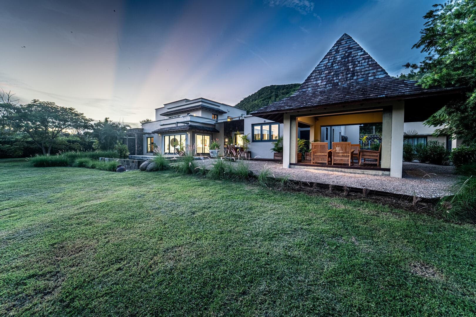 Sophisticated 5 Bedroom Villa in Black River — image 1