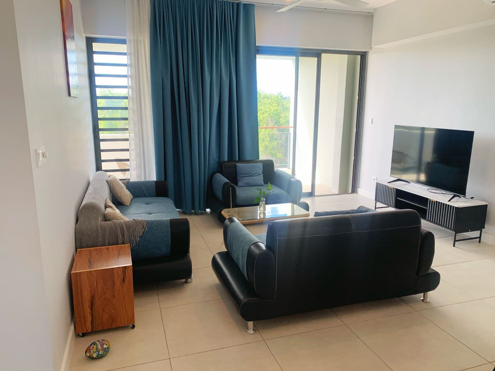 Apartment for rent in West Mauritius residential building