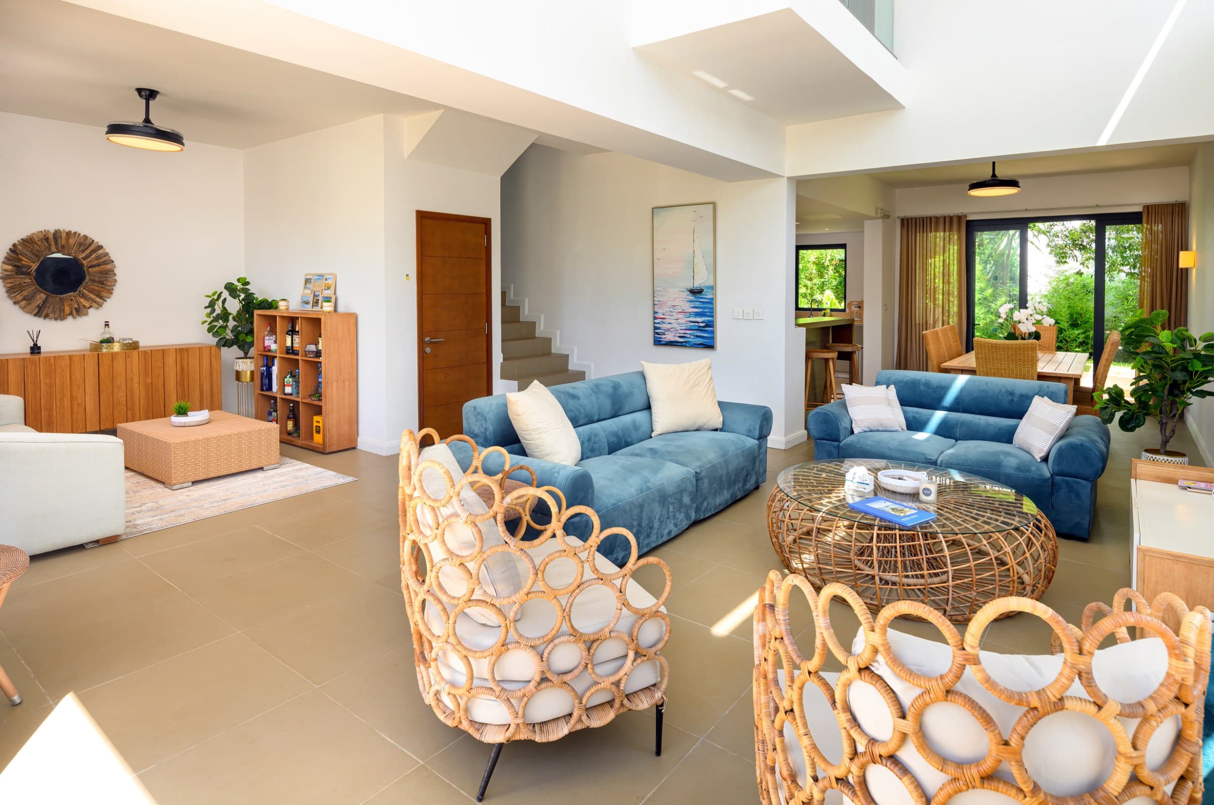 4-Bedroom Duplex with Sea Views