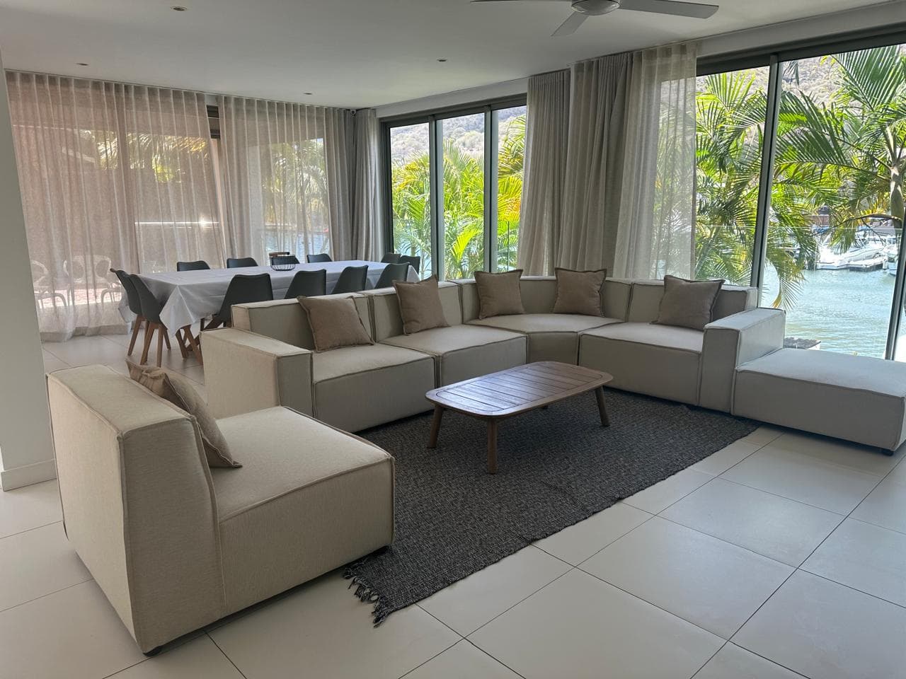 Mauritius Luxury Five-Bedroom Villa for Sale | Black River Marina — image 1