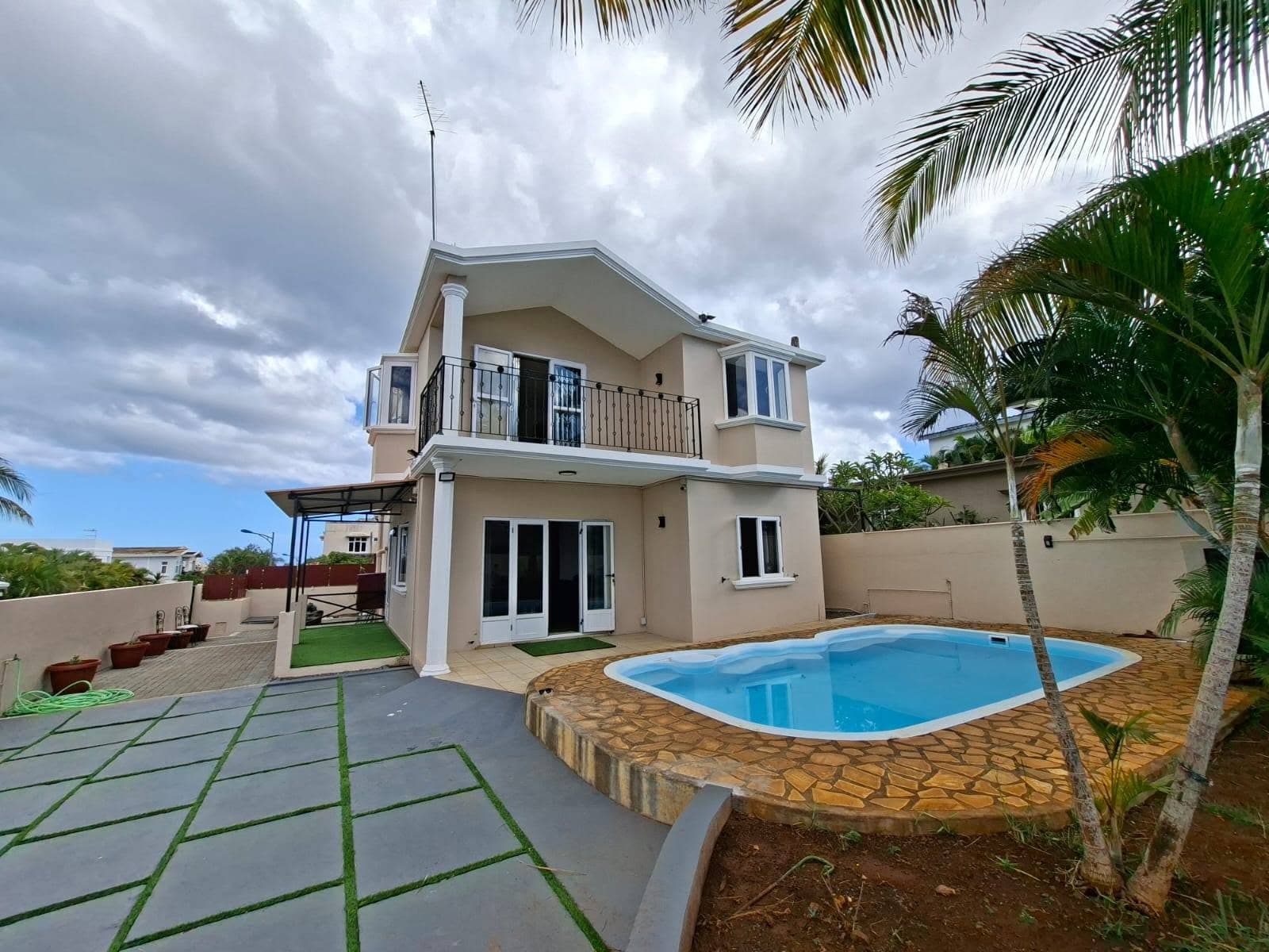 3-bedroom House With Swimming Pool in Flic en Flac