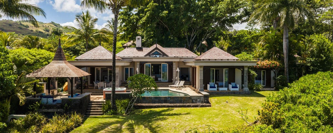 Luxurious villa for sale in South Mauritius beachfront property