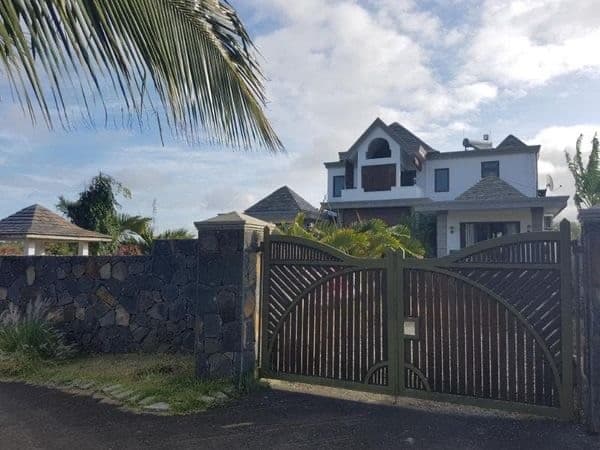 Luxury villa for sale in the East — image 1